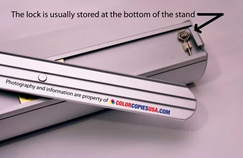 detail of the base of the stand. Notice that there is a lock that is needed to replace the image.